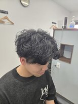 バーバースタイル(BARBER STYLE)&nbsp;センターパート　波巻きパーマ