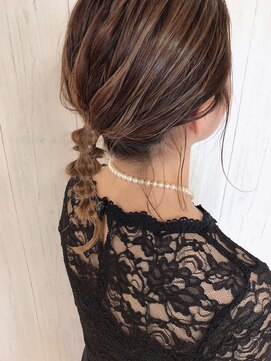 ファム(femme) ポニーヘアアレンジ