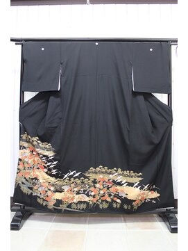 ルナクレセント (Luna crescent) 留袖ST-11　￥11000～(着付け料込み)