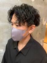 アカ(ACA)&nbsp;センターパート波巻きツイストスパイラルパーマメンズカット札幌