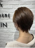 タイトに収まるショートスタイル