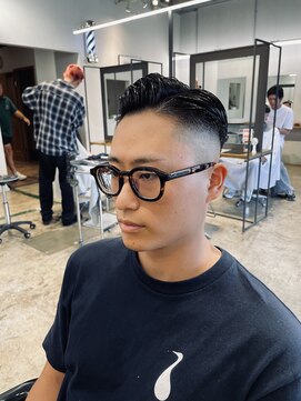 ザデイ カットアンドカルチャーショップ(THE DAY CUT&CULTURE SHOP) 7:3スキンフェード【メンズカット/フェード/7:3パート】