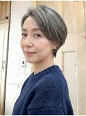 40代/50代におすすめ◎ハイライトで叶える白髪ぼかしショート