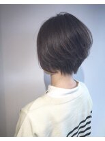 襟足すっきり×前下がりショートボブ
