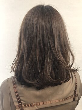 スリー(three.) 【three./スリー】伸ばしかけボブ（北浜/淀屋橋）