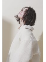 エアー 青山(AIR) 長め前髪のカジュアルボブ