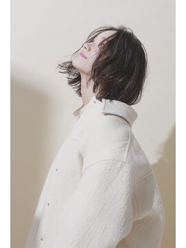 エアー 青山(AIR) 長め前髪のカジュアルボブ