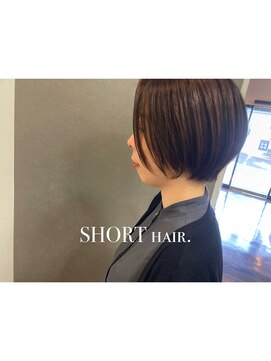 パル ラ パンセ(par la pensee) 大人可愛い前髪ありひし形耳掛けクールショートボブ20代30代40代