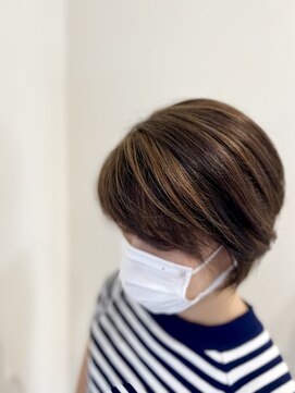 ヘアーデェカラー(hair de KOLOR) 丸みショート×白髪ぼかしハイライト　30代40代50代