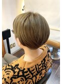 刈り上げショート　ブリーチオンカラー