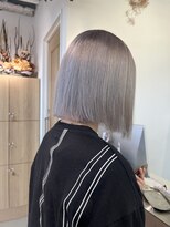 ヴィンスジオ 岐阜駅南(vince gio) ホワイトシルバー