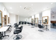 ディックス 佐倉店(dix)の雰囲気(やさしいホワイトを基調とした心地よい店内【佐倉】)