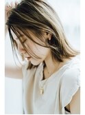 ぱつっと外はね　おとなかわいいミディアムヘア