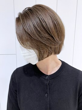 アイティーバイアルバム 松戸店(IT by ALBUM) ハイライトアッシュ_外ハネボブセクションカラー_ba391801