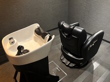 アンジュ 色髪(anju 色髪)の雰囲気(シャンプー台への移動なし。席を移動せずそのままシャンプーへ)