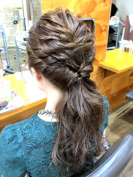デコヘアー キートス(DECO HAIR kiitos) ネジネジハーフアップ☆