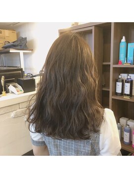 エスト(est) 赤味撃退グレージュ