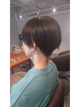 トナリ(tonari) 黒髪ナチュラルショート