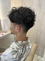 ガビーヘアルーブ(gabi hair LOOB) スペインカールスパイラルパーマツーブロックフェード刈り上げ