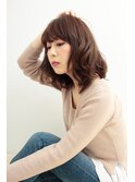 しっかりカール感のあるミディアムボブ