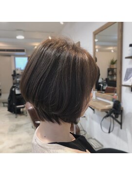 ニコラ(Nicora) 前下がりグラデーションボブ