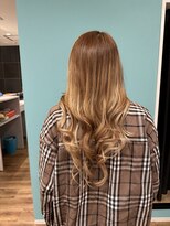 アメイズトーキョー 札幌大通(Amaz! tokyo)&nbsp;シールエクステをインナーカラーやバレイヤージュになじませ