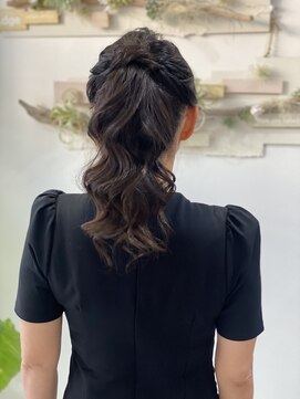 ヘアセットサロンエッジ(Edge) ウェーブポニーテール
