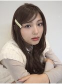顔周りレイヤーカットくびれヘアミルクティーベージュカラー