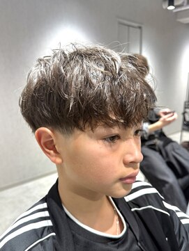 外国風フリンジカットテーパーフェード