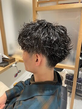 キオナ 勝どき(Kiona) メンズショート/ナチュラル/ニュアンスパーマ/ツーブロック