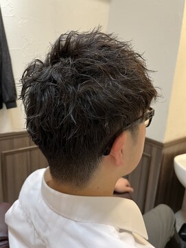 ミリオンバックス 上野(Million Bucks) ツーブロック／パーマ<理容室>[メンズ/シェービング/床屋/上野]