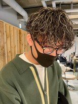 アカ(ACA)&nbsp;メンズマッシュパーマ波巻きツイストスパイラルパーマ札幌大通