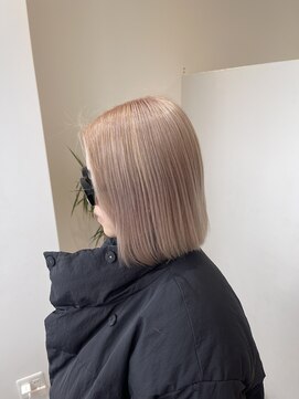 エミュスト(Emuest) ピンキーホワイト