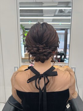 バルベストーキョーサウス(BARBES TOKYO SOUTH) 後毛ありのゆるふわアップ【清板】