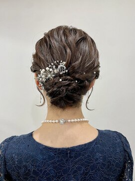 セニシエンタ(CENICIENTA) シニヨンアップスタイル