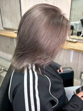 ミディアム ボブ ブリーチ ハイトーン ダブルカラー グレージュ