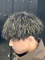 オーバル ジングウマエ(OVARL jingumae)&nbsp;縦落ちツイストスパイラルハイライトパーマ