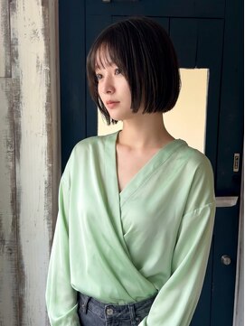 ニーゼロゼロナナ(2007) 【骨格補正】丸みショート×小顔カット