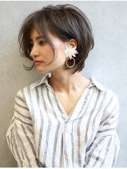 大人かわいいエアリーグレージュひし形シルエット小顔耳かけボブ