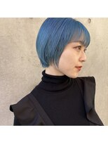 アリーズ シブヤ(ALLYS shibuya)&nbsp;ブルーヘアー アニメカラー セシルカット オン眉ショート