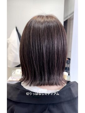 カーラ(kalah) 切りっぱなしミディアム×ベージュアッシュ