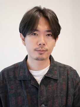 ビュートリアム ギンザ(BEAUTRIUM) メンズセンターパートショート/アッシュブラック/カルマパーマ