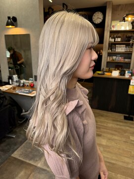 ハク(haku) ハイトーン/こなれミディ/ミルクティー/レイヤーカット/宇都宮