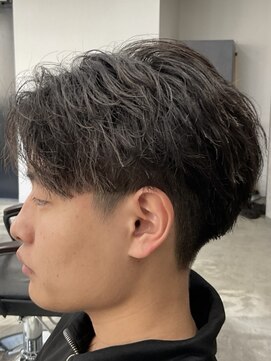 フイ 新宿3丁目(Hui) フェザーパーマ/グレーブルーカラー/刈り上げショートパンク