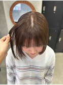 明るめブラウン、切りっぱなしボブ、ブリーチなし
