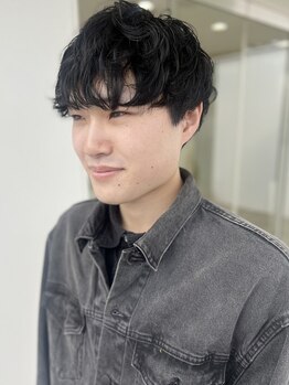 ヒビカ(HIBIKA)の写真/豊富なデザイン力でメンズスタイルもお手の物。簡単&スピーディーなスタイリングでON/OFFバッチリキマる。
