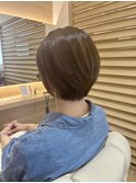 透明感グレージュの大人ショートボブ