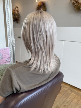 ルッツ(Lutz. hair design) 7/29 ホワイトブロンド