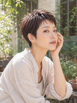 バグズ(Baguz) 大人美人シースルーバング小顔ハンサムショートレイヤーヘア