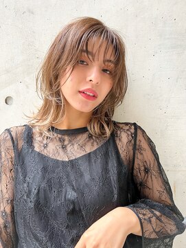 シア(sia) 王道ミディアムレイヤー